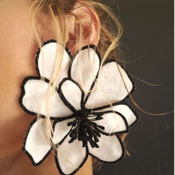 New ZARA Petal Pink & Black Floral Statement Earrings - Picture 4 of 11